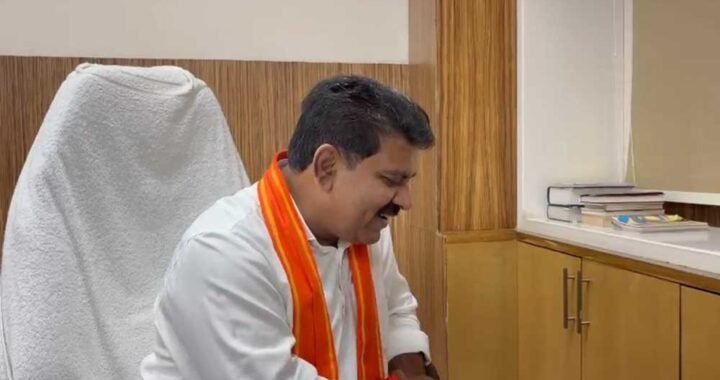 कवर्धा मेडिकल कॉलेज में प्रवेश लेने वाले जिले के प्रथम छात्र हिमांशु को उप मुख्यमंत्री  विजय शर्मा ने फोन कर दी बधाई एवं शुभकामनाएं