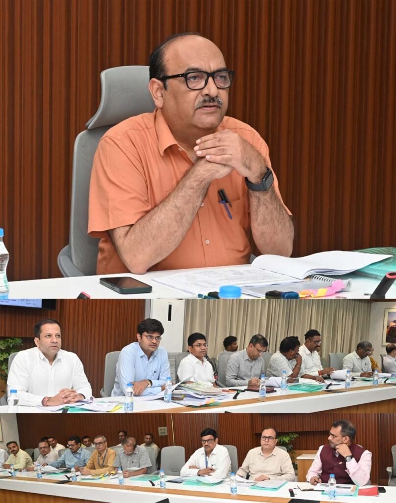 जलग्रहण प्रबंधन के तहत अधिक से अधिक भूमिगत वृद्धि और आजीविका के कार्यो पर जोर