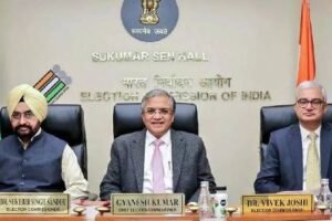 SIR विवाद के बीच EC का बड़ा फैसला, घर जाकर लिए जाएंगे दस्तावेज
