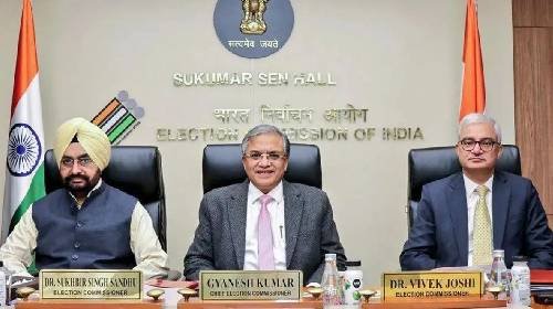 SIR विवाद के बीच EC का बड़ा फैसला, घर जाकर लिए जाएंगे दस्तावेज