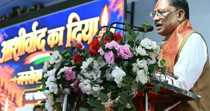 सवा लाख ‘आशीर्वाद के दीपों’ से जगमगाया खारुन तट, प्रधानमंत्री  नरेंद्र मोदी के स्वस्थ और दीर्घायु जीवन के लिए हुई महाआरती