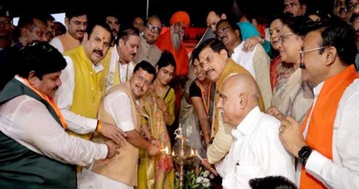शिप्रा तट और महाकाल महालोक में 33.27 लाख दीये एकसाथ किये गये प्रज्ज्वलित, बना वर्ल्ड रिकार्ड