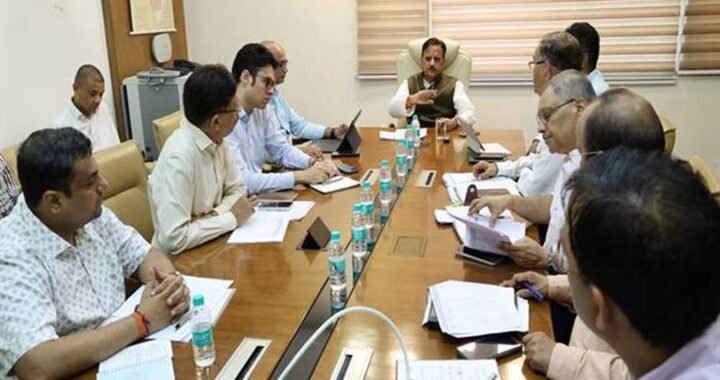 उप मुख्यमंत्री  शुक्ल ने मंत्रालय में स्वास्थ्य अधोसंरचनाओं के निर्माण कार्यों की प्रगति की समीक्षा की