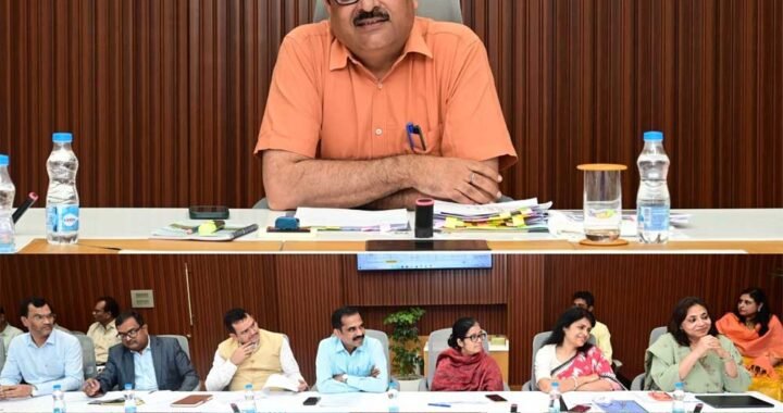 मुख्य सचिव ने विभागों में रिक्त पदों और भर्तियों की स्थिति की ली उच्च स्तरीय बैठक