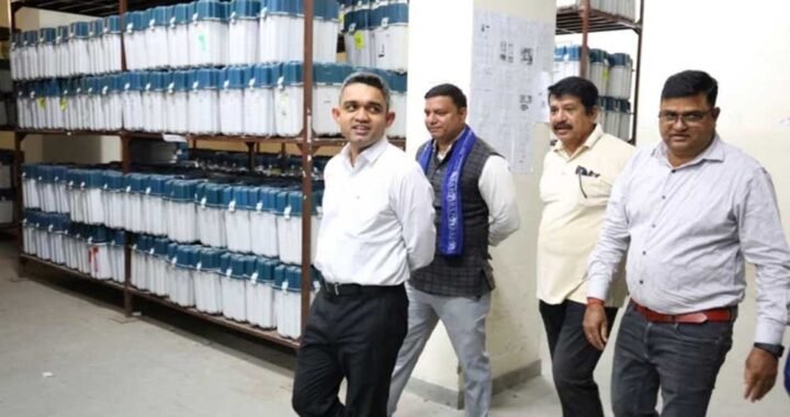 भोपाल में राजनीतिक दलों की मौजूदगी में खुला EVM गोदाम, कलेक्टर प्रियंक मिश्रा ने जांची सुरक्षा व्यवस्था