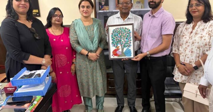 पीआईबी भोपाल के नेतृत्व में जम्मू पहुंचे पत्रकारों के अध्ययन दल ने जम्मू की पीआईबी निदेशक सुनेहा जलाली से की भेंट