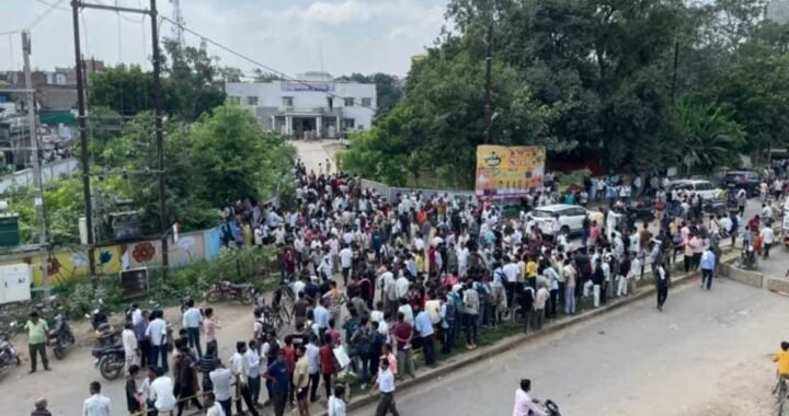 मुरैना के जौरा में पुलिस पिटाई के आरोप पर भड़का जनआक्रोश, विधायक संग सड़कों पर उतरे व्यापारी
