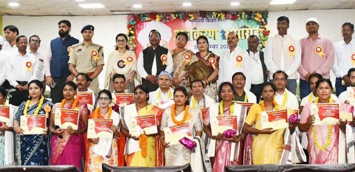 शिक्षक दिवस पर बलरामपुर में जिला स्तरीय समारोह- 21 उत्कृष्ट शिक्षक ज्ञानदीप और शिक्षादूत पुरस्कार से सम्मानित