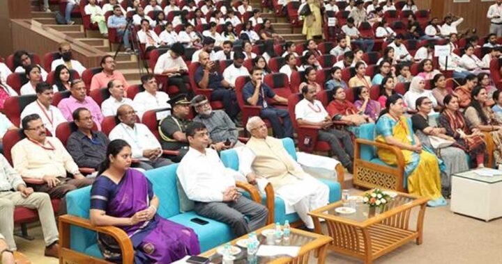 ‘मन की बात’ से प्रेरणा लेकर आयुर्वेद को जनकल्याण से जोड़ें : राज्यपाल  पटेल