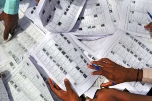 चुनाव आयोग का बड़ा बयान, Form-6 के साथ अब नहीं देना होगा अतिरिक्त घोषणा पत्र
