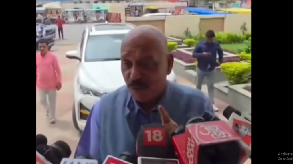 तेवर और जेवर बेहद संभलकर दिखाने चाहिए!