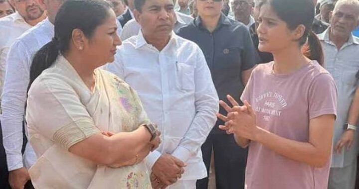 दिल्ली में एनिमल शेल्टर पर बुलडोजर कार्रवाई से मचा हंगामा, CM रेखा गुप्ता ने दिए जांच के आदेश