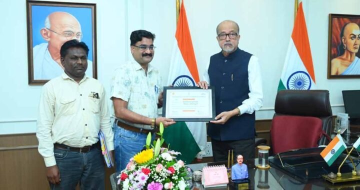 राज्यपाल से गेड़ी नर्तक अनिल गढ़ेवाल ने की भेंट