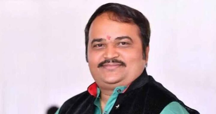 INDIA गठबंधन के प्रदर्शन के बीच उद्धव ठाकरे को झटका, शिवसेना (UBT) के राष्ट्रीय प्रवक्ता आनंद दुबे ने दिया इस्तीफा