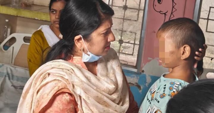 तीन साल के मासूम से क्रूरता पर बाल आयोग सख्त अस्पताल मिलने पहुंची आयोग की अध्यक्ष