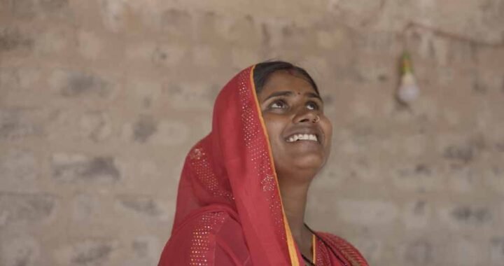 कभी बैनर की दीवारों के बीच गुजरती थी जिंदगी, आज पक्के आशियाने में संवर रहे आशा के सपने