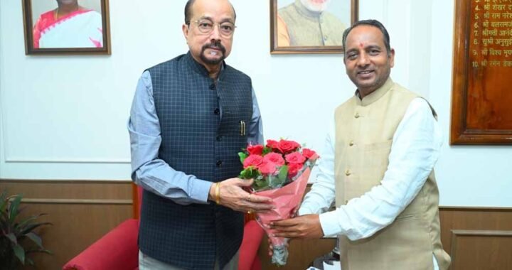 राज्यपाल डेका से छत्तीसगढ़ रेड क्रॉस समिति के अध्यक्ष ने की सौजन्य भेंट