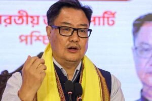 किरेन रिजिजू का बयान- ‘भारत को कभी नहीं तोड़ सकतीं विरोधी ताकतें’, कांग्रेस के झंडों पर विवाद