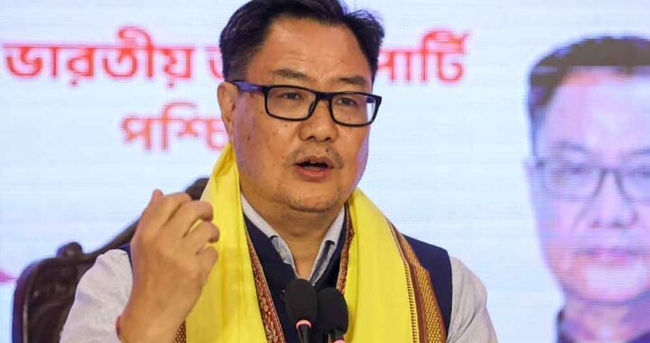किरेन रिजिजू का बयान- ‘भारत को कभी नहीं तोड़ सकतीं विरोधी ताकतें’, कांग्रेस के झंडों पर विवाद