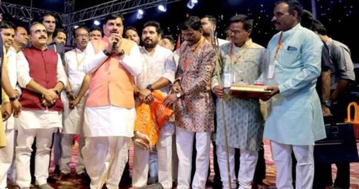 उज्जैन में गरबा आयोजनों में शामिल हुए CM डॉ. मोहन यादव, महानवमी-विजयादशमी की दी शुभकामनाएं