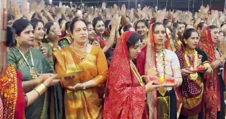 राजकोट में अहीर समाज का शाही गरबा, 1300 करोड़ के सोने के गहनों ने खींचा ध्यान
