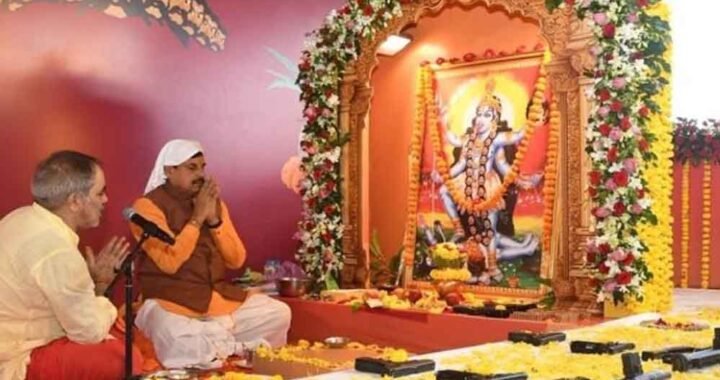इंदौर में CM मोहन यादव ने किया शस्त्र पूजन, पुलिस विभाग में 18,500 पदों पर भर्ती का ऐलान