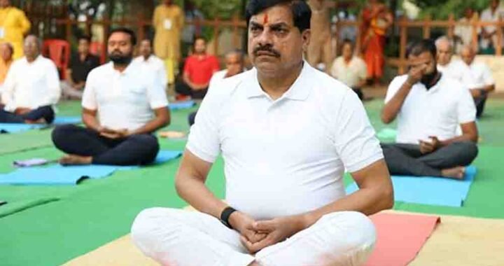 मुख्यमंत्री डॉ. मोहन यादव ने जामली (सेंधवा) के गायत्री धाम में किया योगाभ्यास