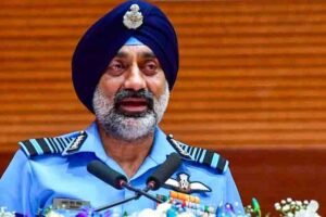 चीन के पास 1800 लड़ाकू विमान, फिर भी भारत से हवाई जंग में क्यों कमजोर पड़ सकता है ड्रैगन? India-China Air War: चीन के पास ज्यादा फाइटर जेट, लेकिन तिब्बत के एयरबेस बन सकते हैं बड़ी चुनौती; जानें वजह भारत-चीन हवाई मुकाबले में सिर्फ विमानों की संख्या नहीं, ऊंचाई और हथियार भी अहम; समझें ड्रैगन की मुश्किलें