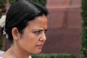 महुआ मोइत्रा को सुप्रीम कोर्ट से झटका, AIF और FPI के असली मालिकों की जानकारी सार्वजनिक करने की मांग खारिज