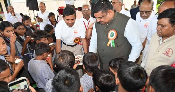 शिक्षा मंत्री गजेन्द्र यादव ने स्कूलों में साईंश्योर न्यूट्रिशन पायलट प्रोजेक्ट का किया शुभारंभ