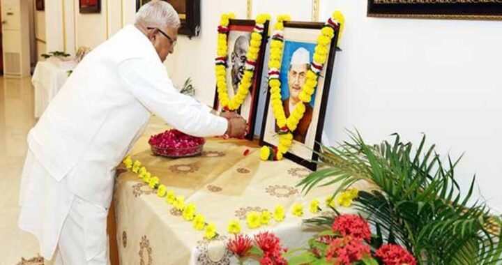 राज्यपाल पटेल ने महात्मा गांधी और पूर्व प्रधानमंत्री स्व. शास्त्री को किया नमन