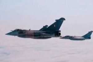 जोधपुर में ‘तरंग शक्ति-2026’ का दमदार प्रदर्शन, रक्षा मंत्री राजनाथ सिंह ने बढ़ाया वायुसेना के जवानों का उत्साह