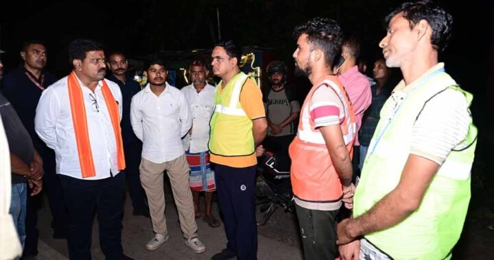 कवर्धा-बेमेतरा मार्ग पर पशुओं को देख उप मुख्यमंत्री विजय शर्मा ने अधिकारियों को लगाई फटकार