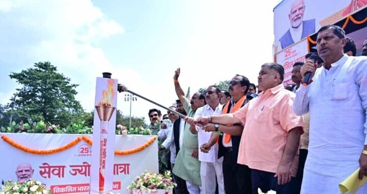 विकसित भारत के संकल्प से जगमगाया जशपुर, पर्यटन मंत्री राजेश अग्रवाल के नेतृत्व में निकली ‘सेवा ज्योति यात्रा’