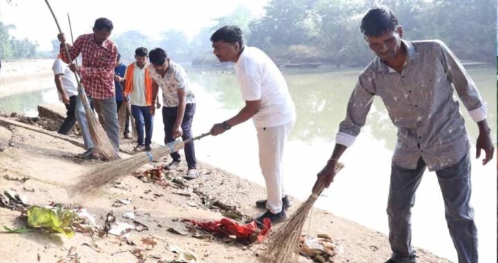 रामपुर आश्रम में जनभागीदारी से चला सेवा संकल्प के साथ स्वच्छता  अभियान