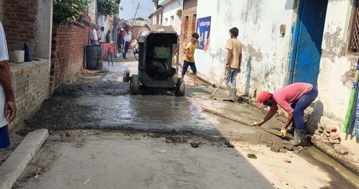दुर्ग में सीमेंट सड़क निर्माण में गड़बड़ी पर महापौर ने लगाई फटकार