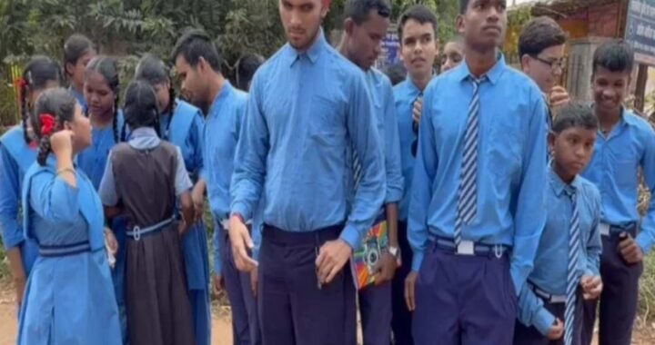 शिक्षक की मांग को लेकर सड़क पर उतरे दृष्टि-श्रवण बाधित स्कूल के बच्चे