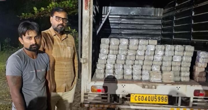 दुर्ग में पिकअप से मिले ₹4 करोड़ कैश, चेकिंग के दौरान सीक्रेट चेंबर से बरामद हुई रकम