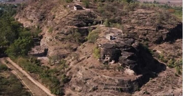 MP News: विदिशा की उदयगिरी गुफाओं में मां दुर्गा का 1700 साल पुराना दुर्लभ स्वरूप, 12 भुजाओं वाली प्रतिमा है खास