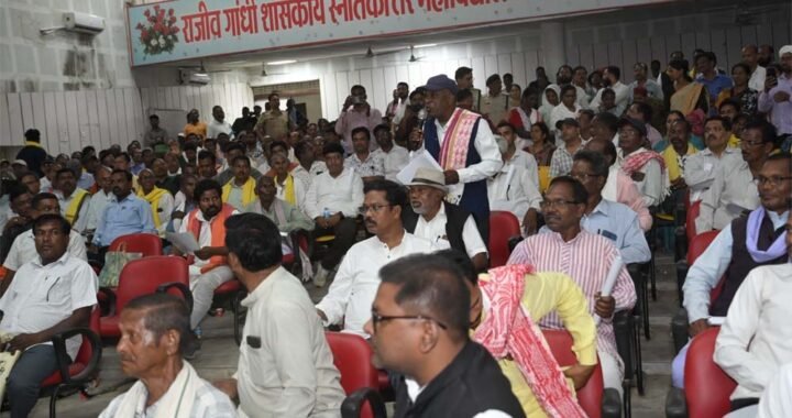 अम्बिकापुर में आयोजित हुई समान नागरिक संहिता पर विशाल बैठक