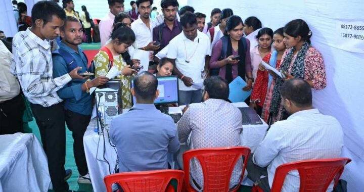 राज्य स्तरीय रोजगार मेले के पहले दिन 5,018 प्रतिभागियों ने कराया पंजीयन