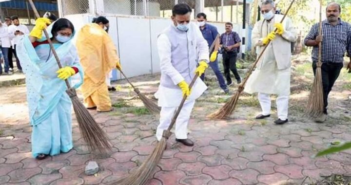 स्वच्छता को अपनी आदत बनाएं, स्वच्छ एवं स्वस्थ भारत के निर्माण में दें योगदान : उप मुख्यमंत्री  शुक्ल
