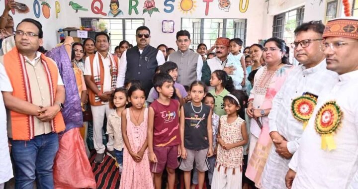 ‘आंगन मिलन’ समारोह में पहुंचे मंत्री टंक राम वर्मा और गजेंद्र यादव गर्भवती माताओं की गोदभराई कर बांटे पोषण किट