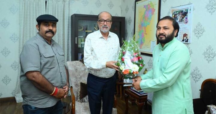 राज्यपाल रमेन डेका से महाराजा कमल चंद्र भंज देव ने की भेंट