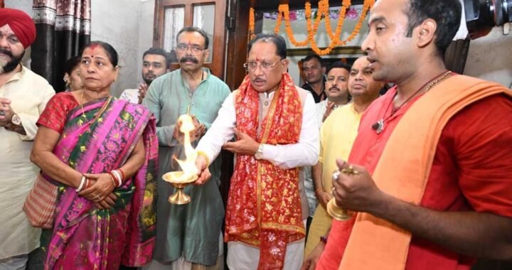 मुख्यमंत्री  विष्णु देव साय ने मां काली और मां दुर्गा की पूजा-अर्चना कर प्रदेश की सुख-समृद्धि की कामना की