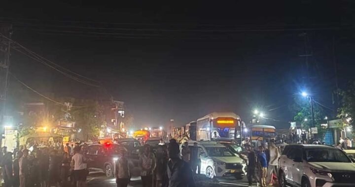 बिजली कटौती से भड़के ग्रामीण, इंदौर-भोपाल हाईवे पर रात में चक्काजाम; 2 किमी तक लगी कतारें