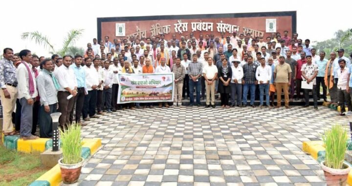 खेत बचाओ अभियान के तहत किसानों को उन्नत सरसों बीज का वितरण
