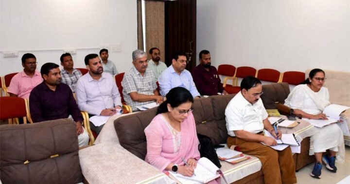 लोक निर्माण विभाग के सचिव ने निर्माण कार्यों की प्रगति की समीक्षा की