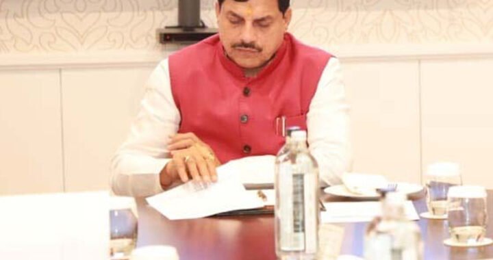 कोसमी गांव में 12 आदिवासी परिवारों के मकान गिराने पर बवाल, CM मोहन यादव ने दिए जांच के आदेश