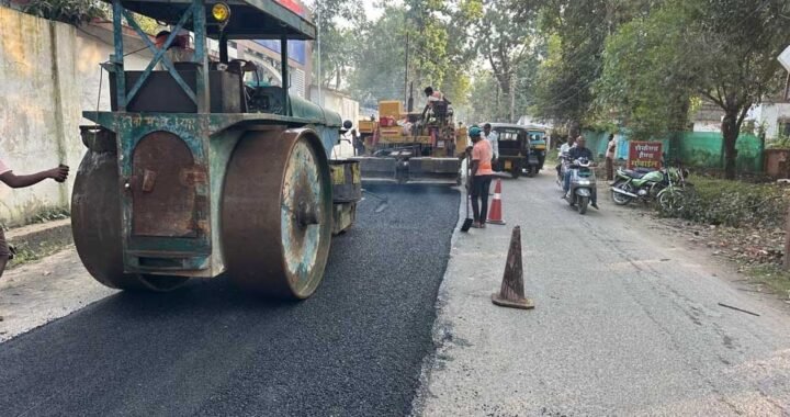 उप मुख्यमंत्री  अरुण साव के निर्देश पर एक्शन में पीडब्ल्यूडी, सड़कों की मरम्मत युद्धस्तर पर शुरू